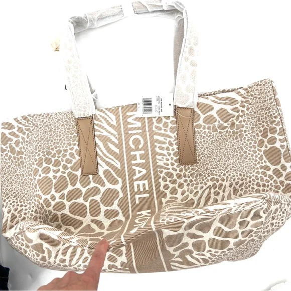 Michael Kors Cream and Tan Tote Bag - Picture 5 of 13